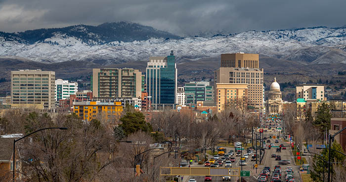 Horizonte de la ciudad de Boise, Idaho, en un día nublado